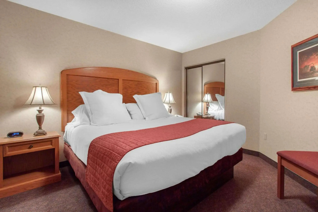 Norfolk Lodge & Suites, an Ascend Collection Hotel