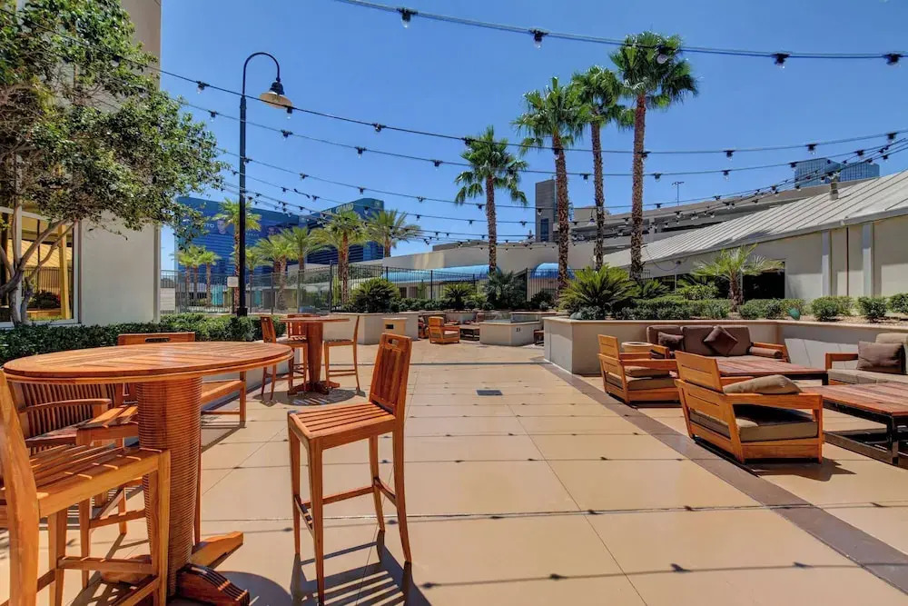 Beautiful Strip View Studio w Balcony 02807