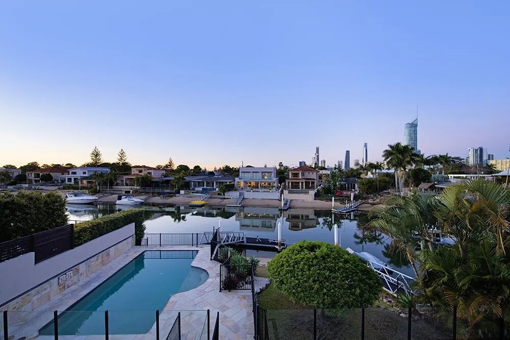Stunning Lake Front House Amalfi Drive