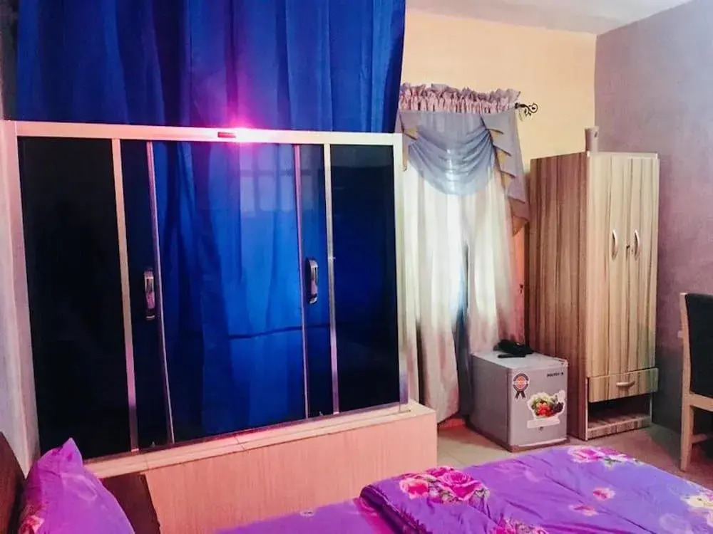 Hunga.M. De Suites