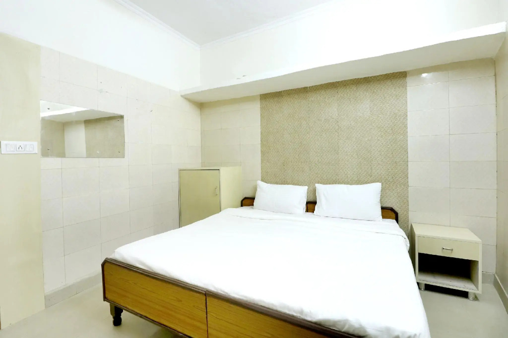 SPOT ON 44679 Hotel Samrat