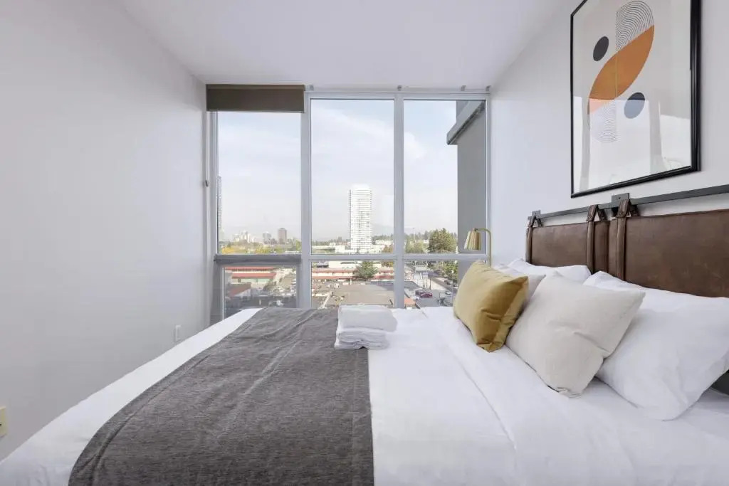 2 BD Condo in the heart of Surrey City Centre