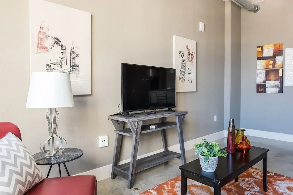 Downtown 1 BR and 2 BR Apts near Riverwalk by Frontdesk