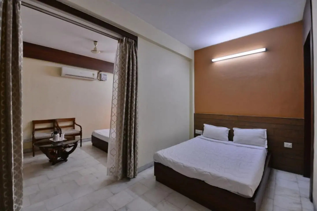 Hotel Dolphin