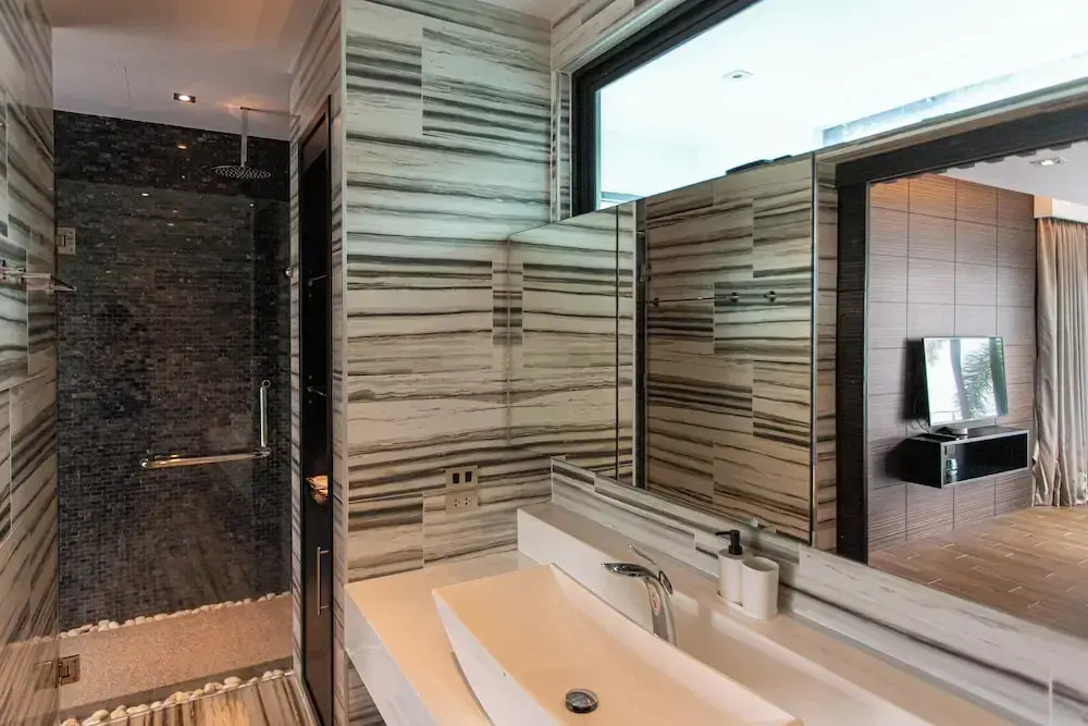 Tropical Haven Villa 4-Bedroom Private Pool Butler Choeng Thale Phuket