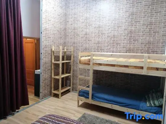 Room-bed 10 in a 6-bed Mixed Dormitory