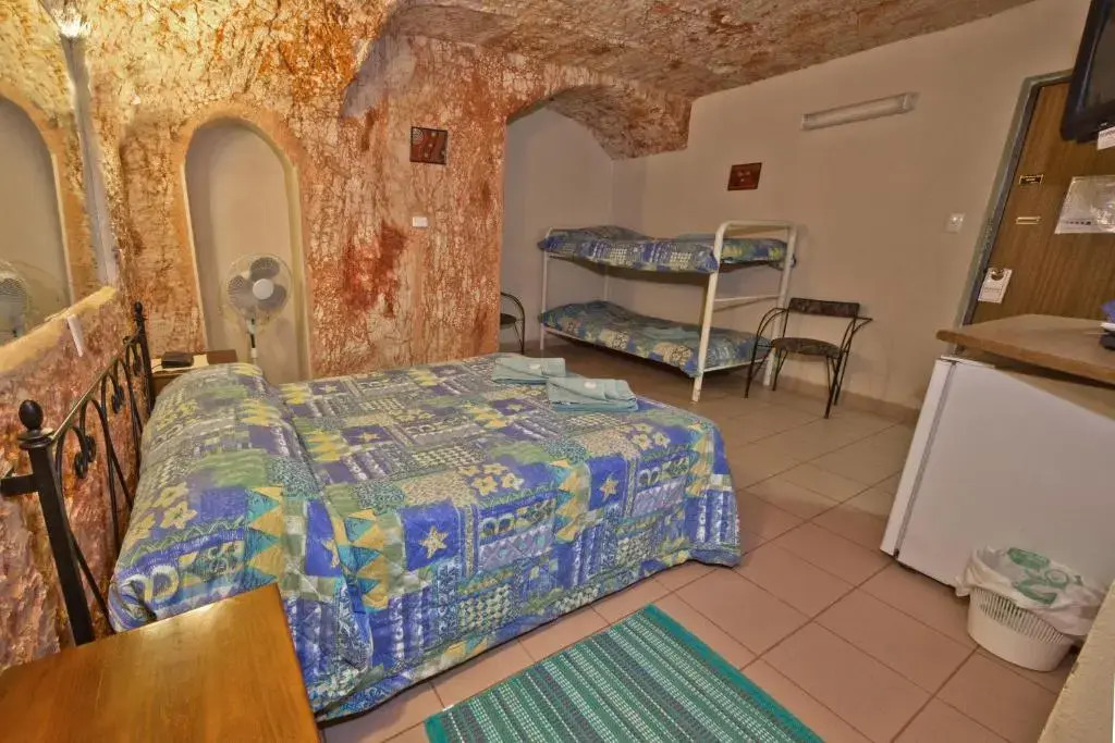 Radeka Downunder Underground Motel