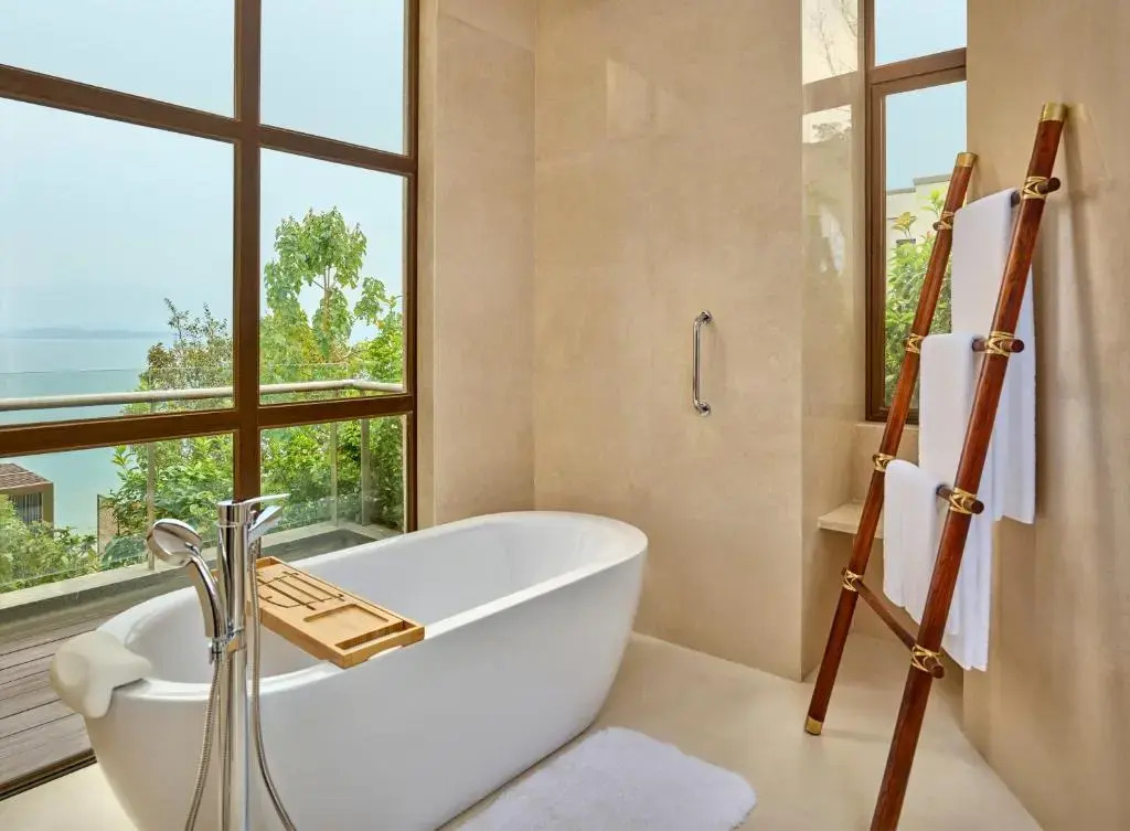 Lushan West Sea Resort, Curio Collection by Hilton