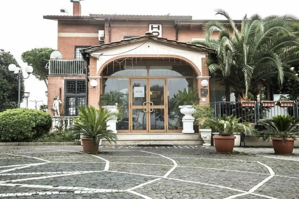 Camp's Hotel