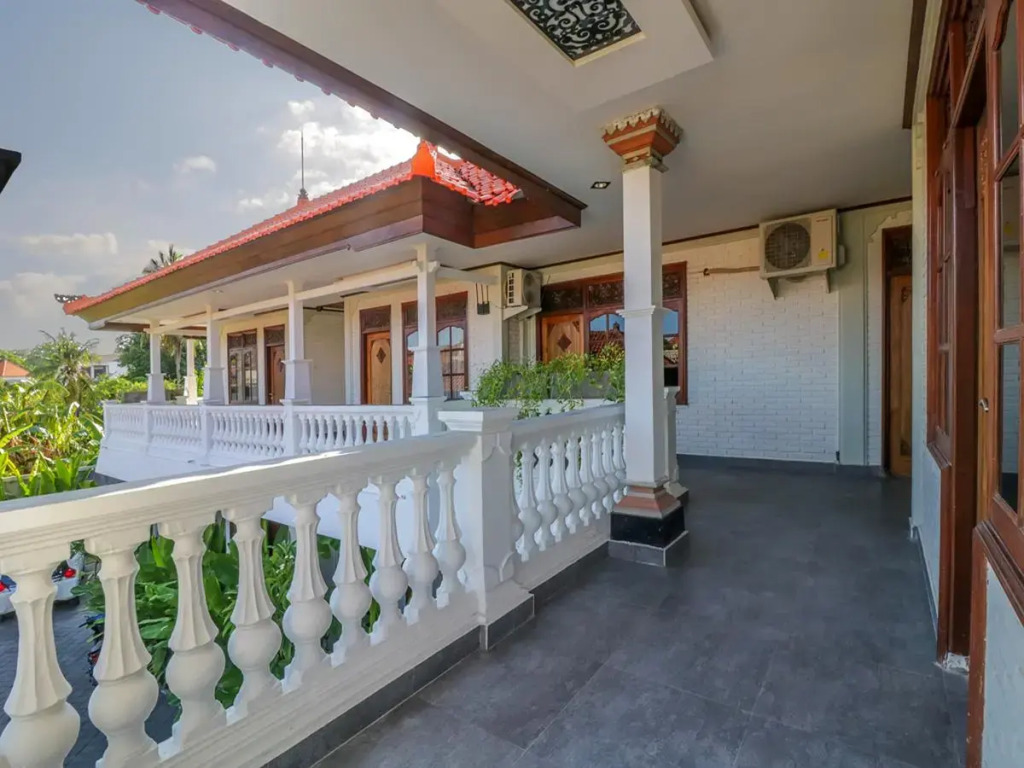 Exis Tropical And Spa