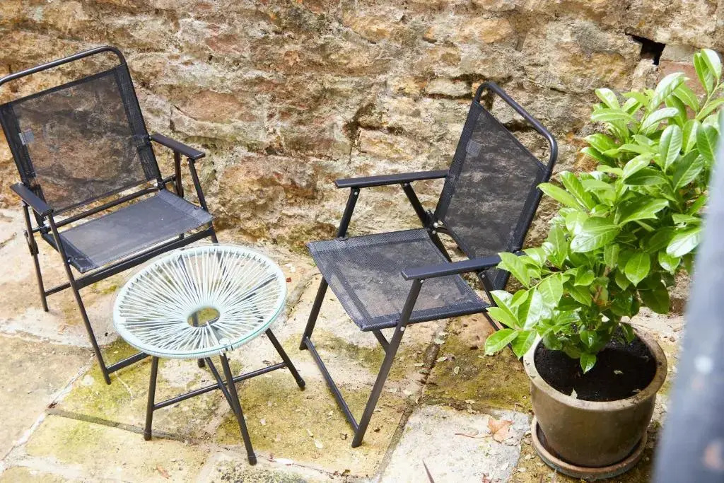 Elegant Apartment in Bath with Garden Sleeps 8 by PureStay