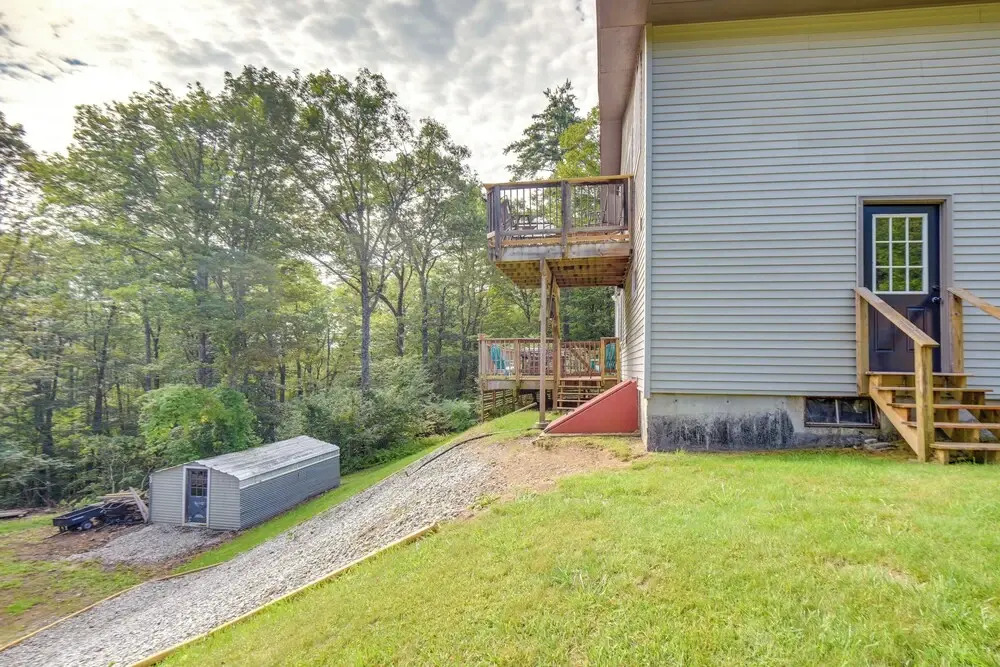 Meredith Home w/ Deck: 6 Mi to Lake Winnipesaukee!