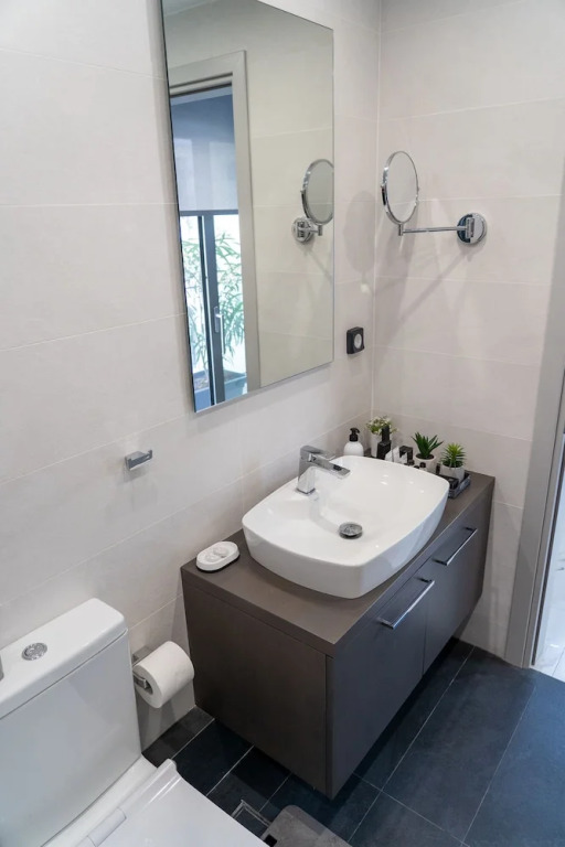 The Lop Athens Holidays Luxury Suites