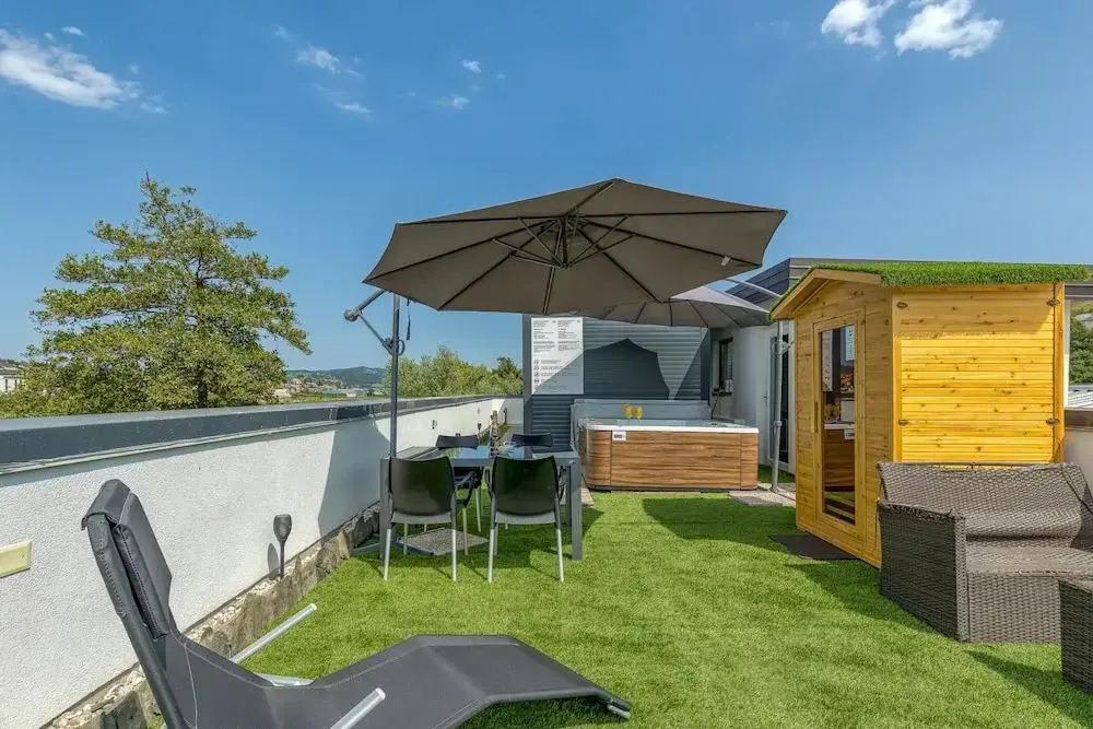 Rooftop Home With Whirlpool & Sauna