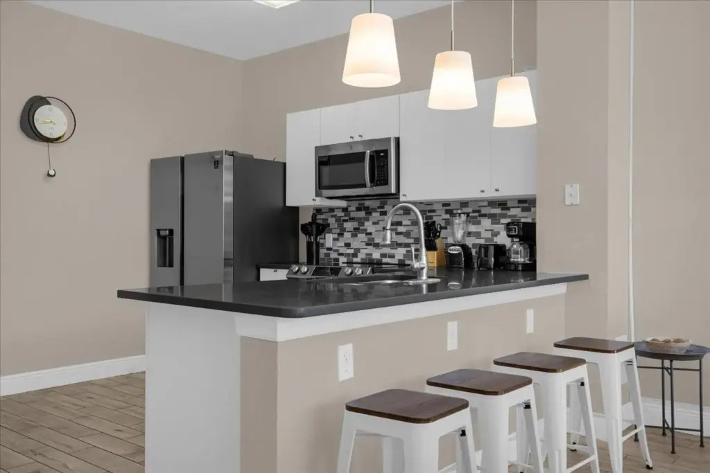 3 Bedrooms 3 Bathrooms Windsor Hills 7662 Sr