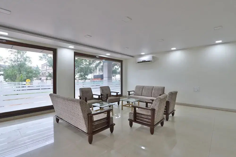 OYO 42415 Utkarsh Hotel