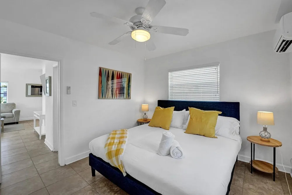 Waves On Desoto Rental Unit With Pool