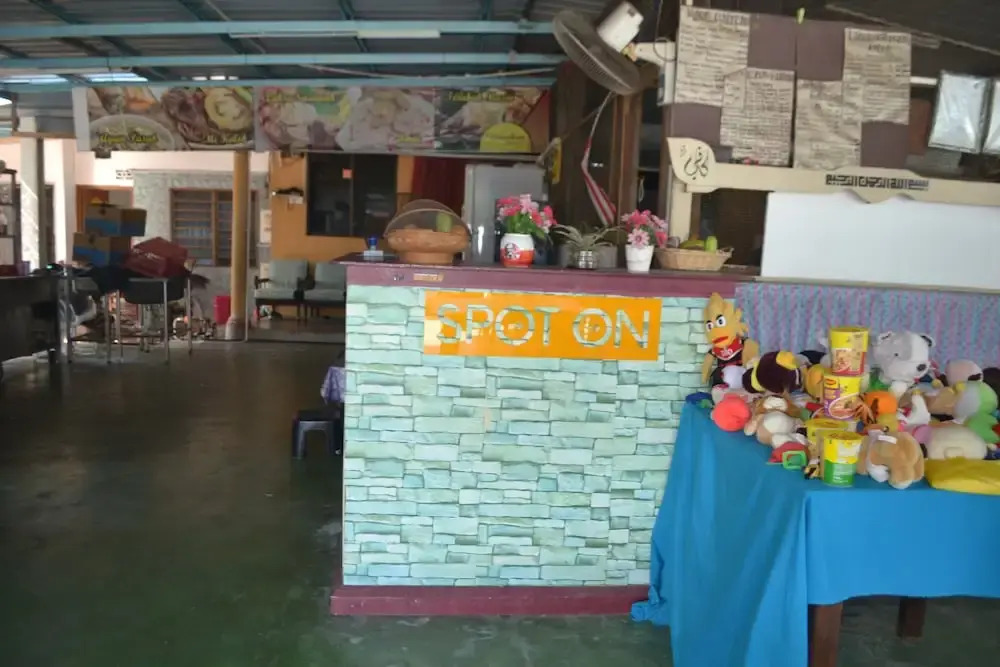 Batu Maung Sempoi Inn And Cafe