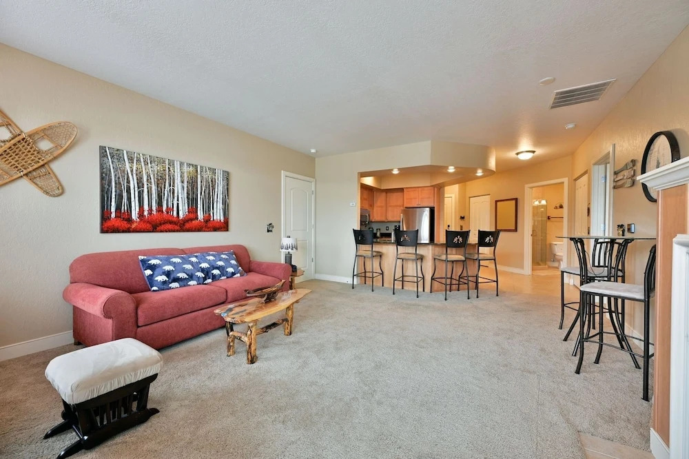 Unit 433a 1 Bd 1 Ba Condo 1 Bedroom Condo by RedAwning
