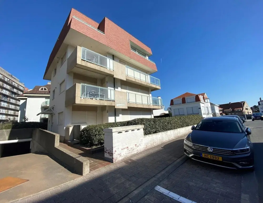 Apartment in Duinbergen Near the Beach