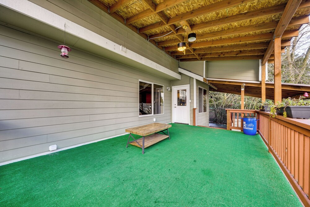 Pet-friendly Seatac Retreat 6 Mi to Puget Sound!
