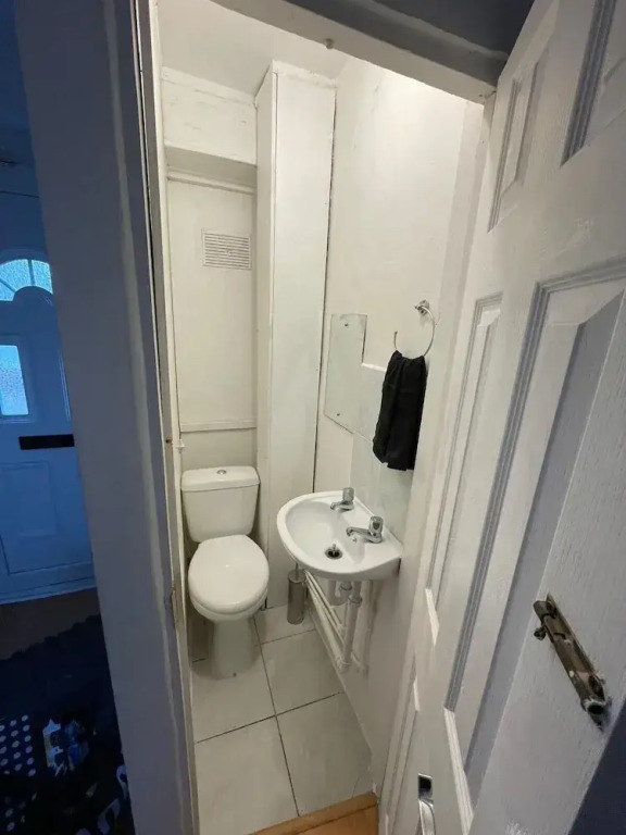 3-bed House - Garden & 30 Mins to Central London