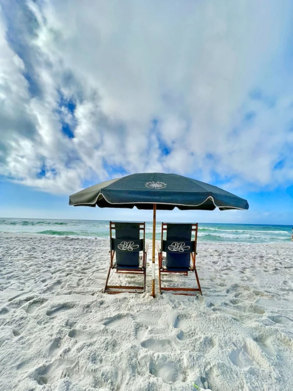 Venus 206 is a 1 BR on Okaloosa Island steps from the pool and easy beach access by RedAwning