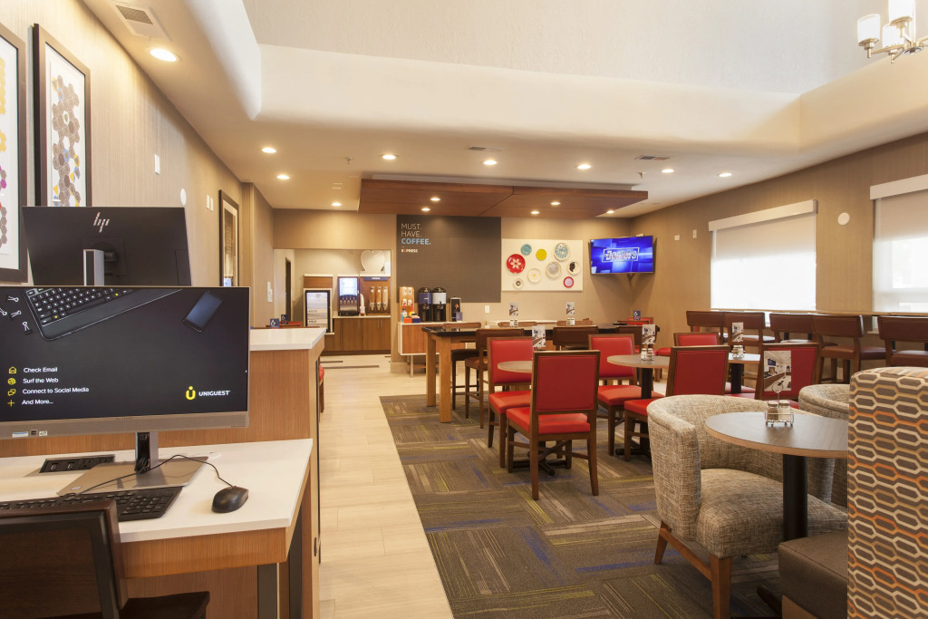 Holiday Inn Express & Suites