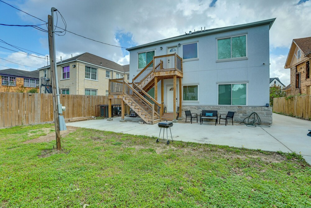 Houston Upgrade! Spacious + Modern Unit Near UH