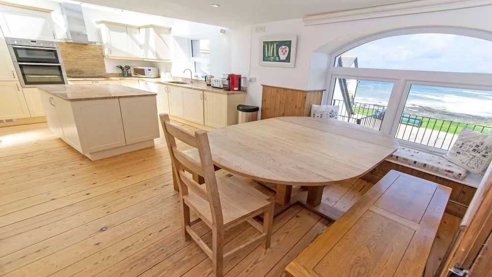 Stables - BEST Sea views in Croyde Sleeps 8