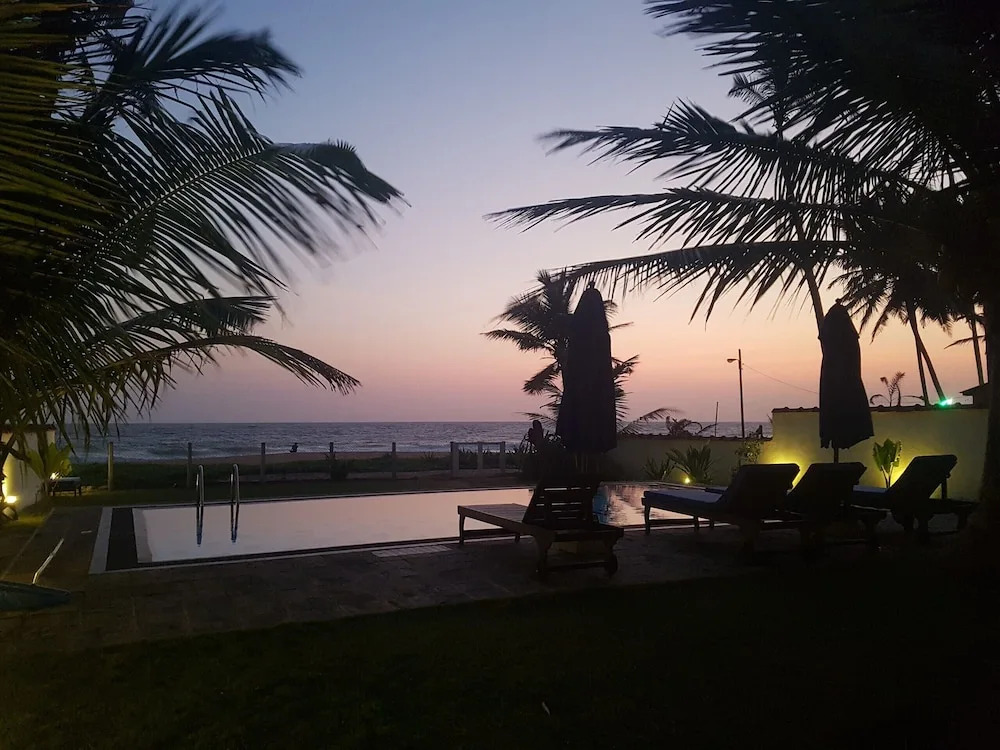 Tropical Beach House Hikkaduwa