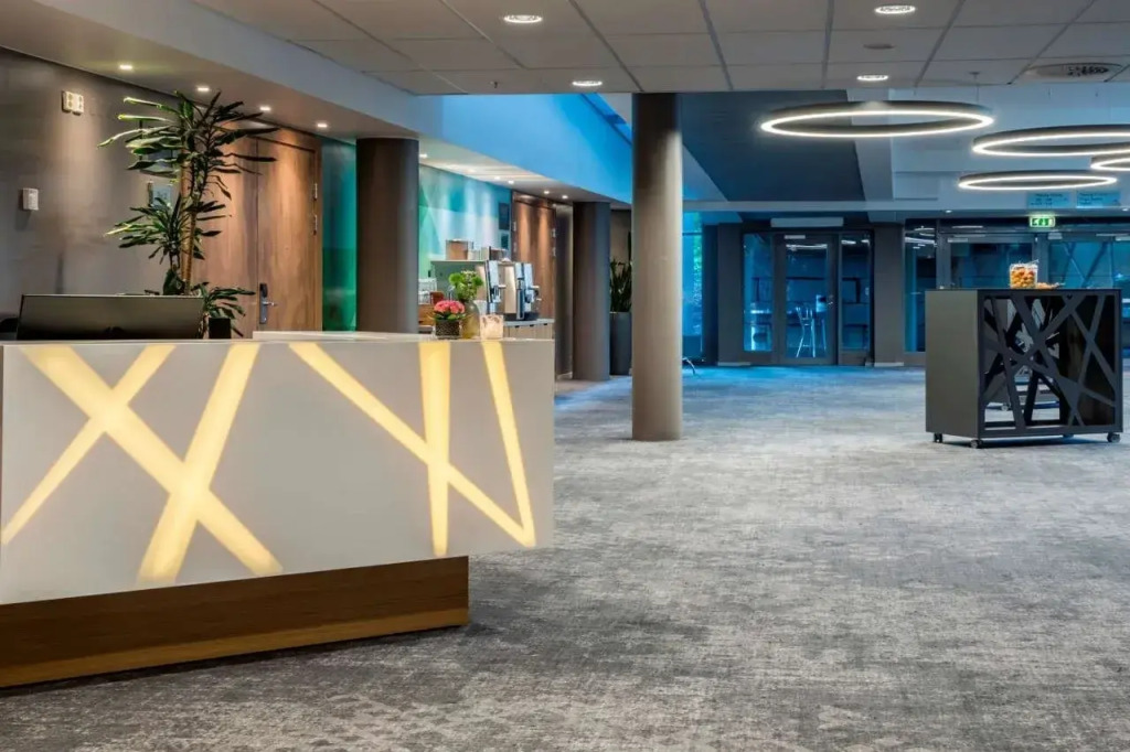 Отель Radisson Blu Airport