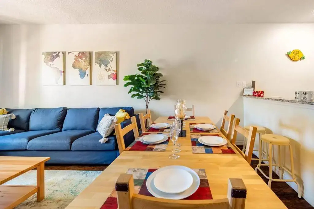 Super Comfy and Spacious 3 Bedroom 10 minutes from Disney, with major shopping 4 minutes away