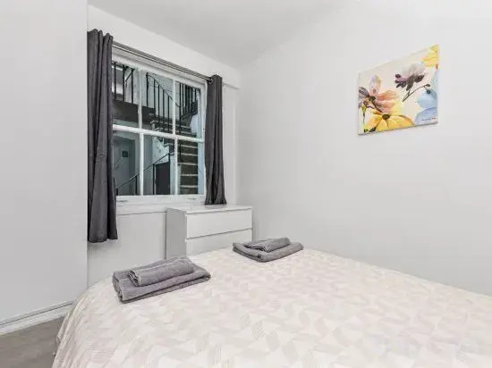 Fantastic 4 bedroom apartment in Russell Square