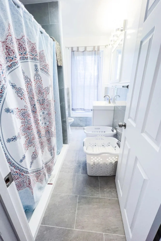 Group Friendly 6BR Near Aquarium & Niagara Falls