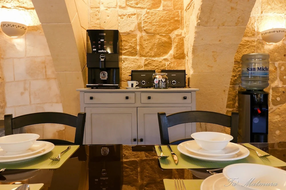 Lonza Gharb Farmhouse