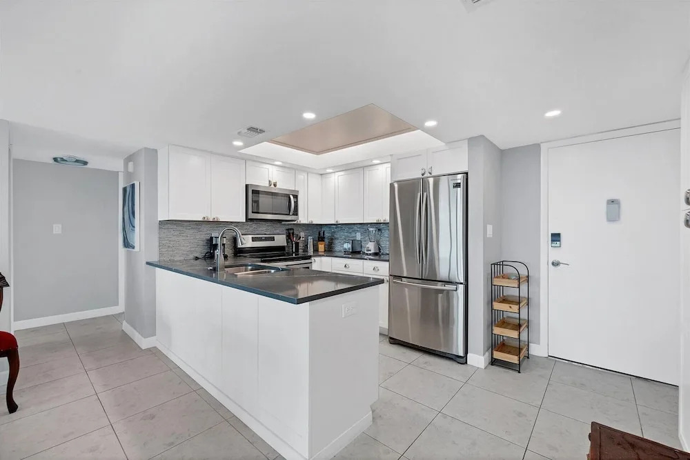 Anchorage Resort 8th Floor Condo in Siesta Key With Private Beach Access, Pool, Boat Dock 0894