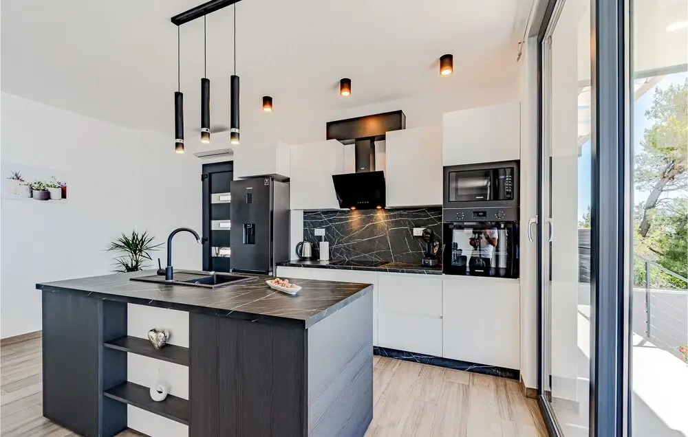 Awesome Home In Blato