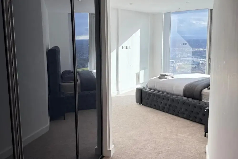 Apt Sleeps 6 With Two Bathrooms