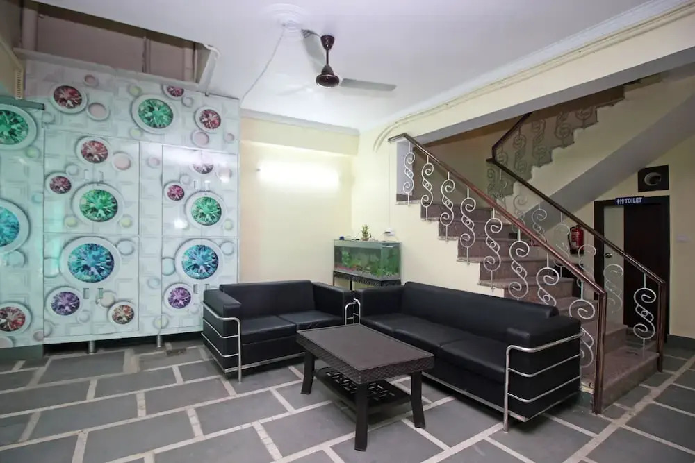 OYO 8927 US Executive Suites