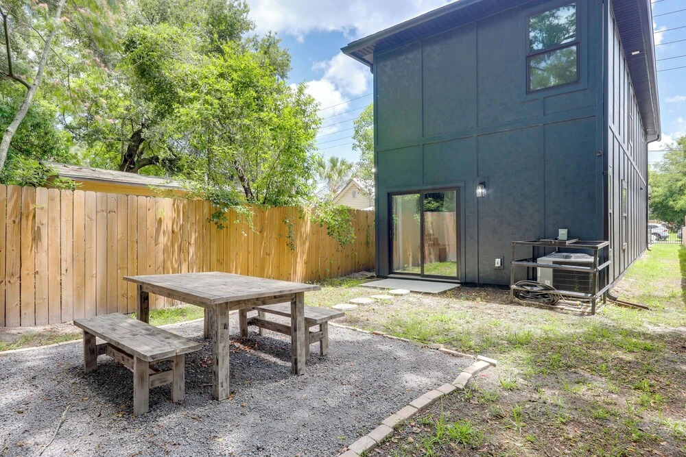 Walk to Stadiums & Dining: Pet-friendly Home