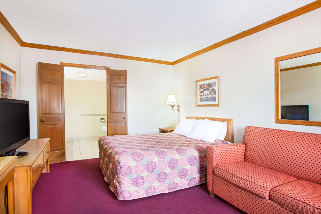 Days Inn by Wyndham Auburn