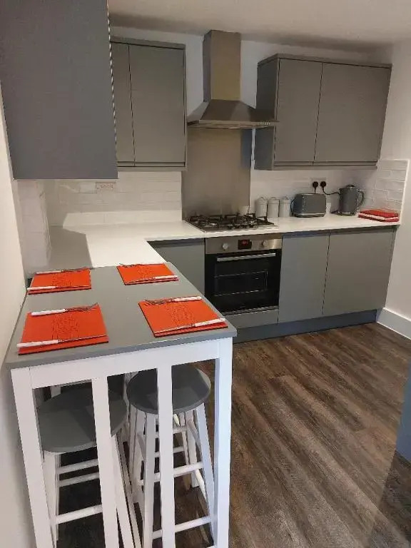 Superb 1 Bedroom Stylish app 1st Fl sleeps 2 + 2