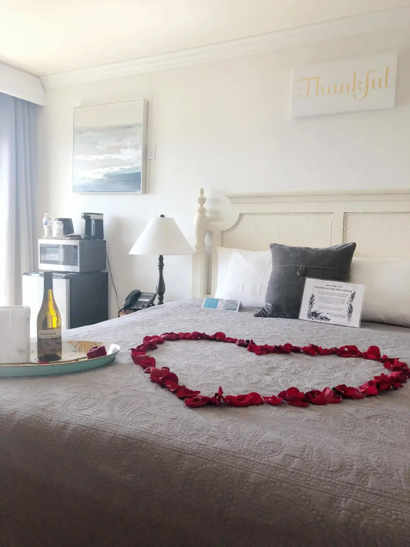 Seaside Laguna Inn & Suites