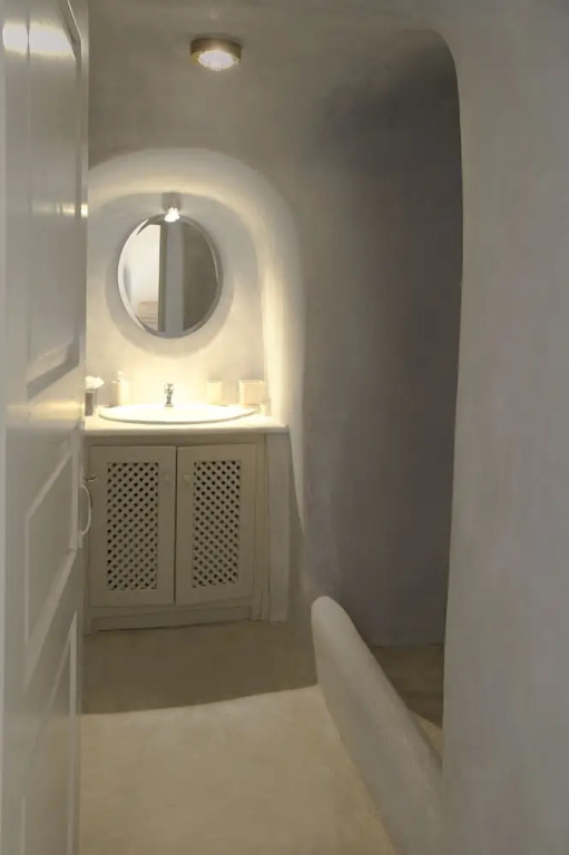 Neema Maison Finikia Santorini