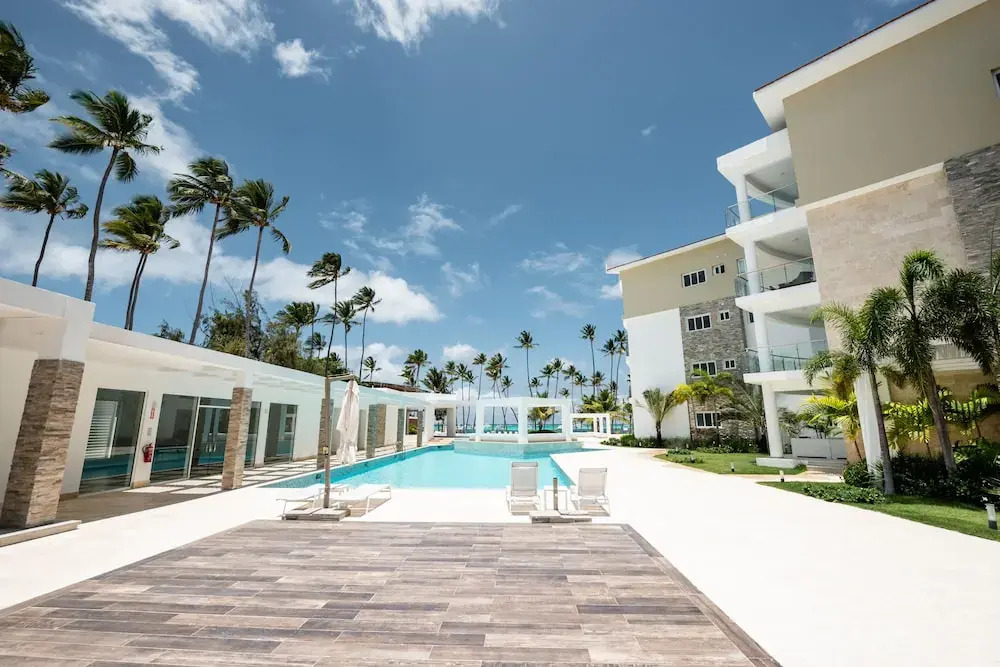 Family Getaway Apartment - On The Beach