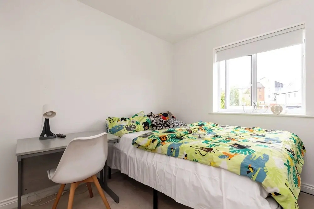 5 Bed House - Sleeps 9 - Pets - Garden - Parking