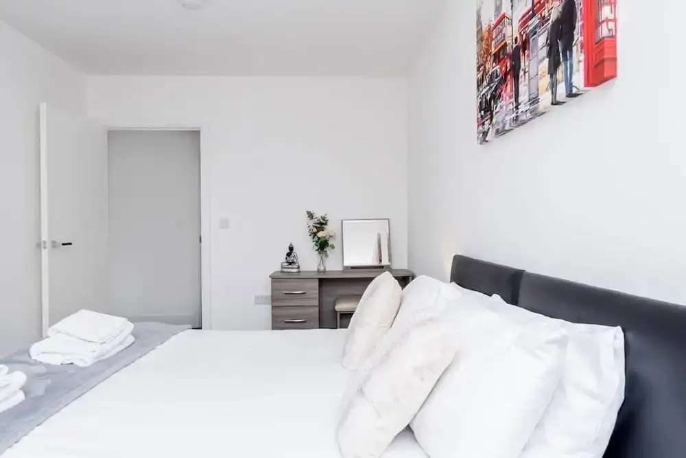 1-bed Apartment in Staines, Parking and Balcony