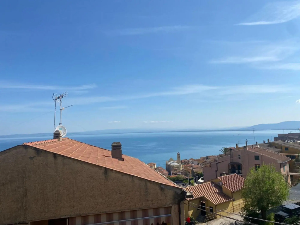 Apartment above the panoramic road of the village.-Casa Stella