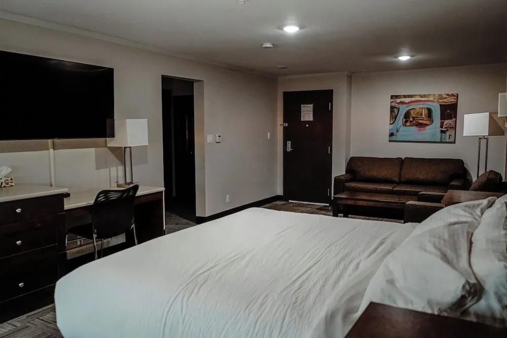 Homestead Inn & Suites